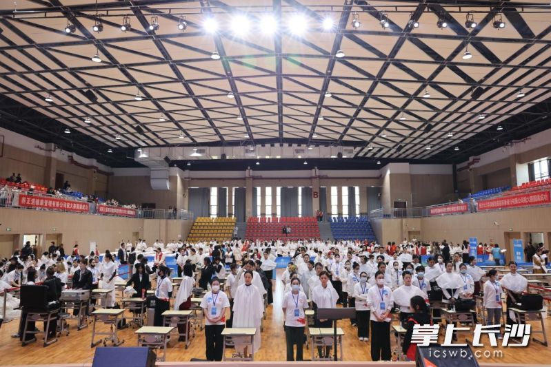 第27届湖南省发型美容美甲技能竞赛现场。 均为长沙晚报通讯员王磊摄